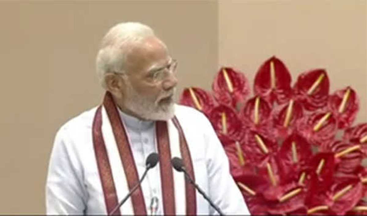 दिल्ली को शानदार शहर बनाना है, झुग्गी वालों को फ्लैट सौंपते हुए मोदी की घोषणा